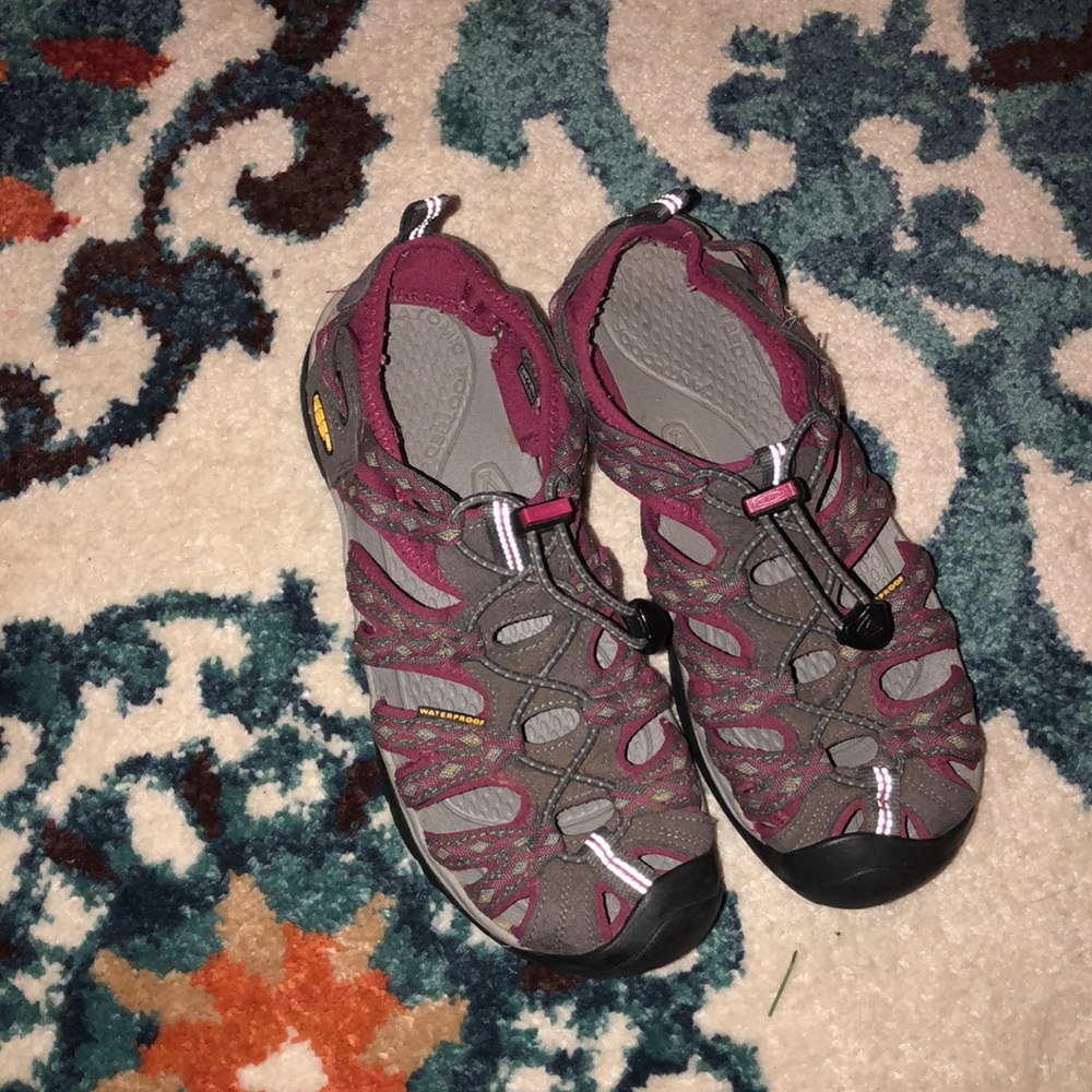 Waterproof keen hiking ❤️🎀